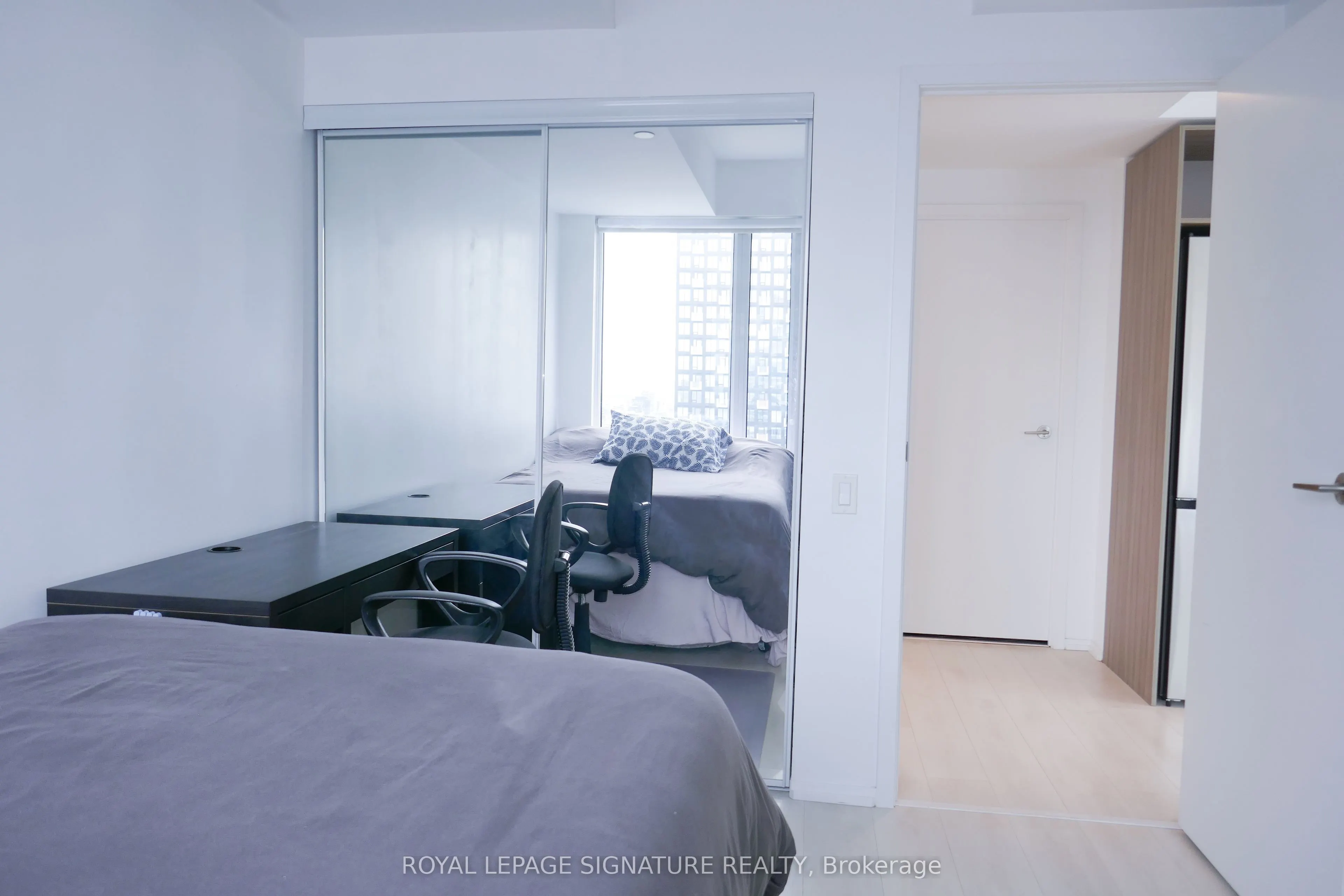 68 Shuter Street, #2710