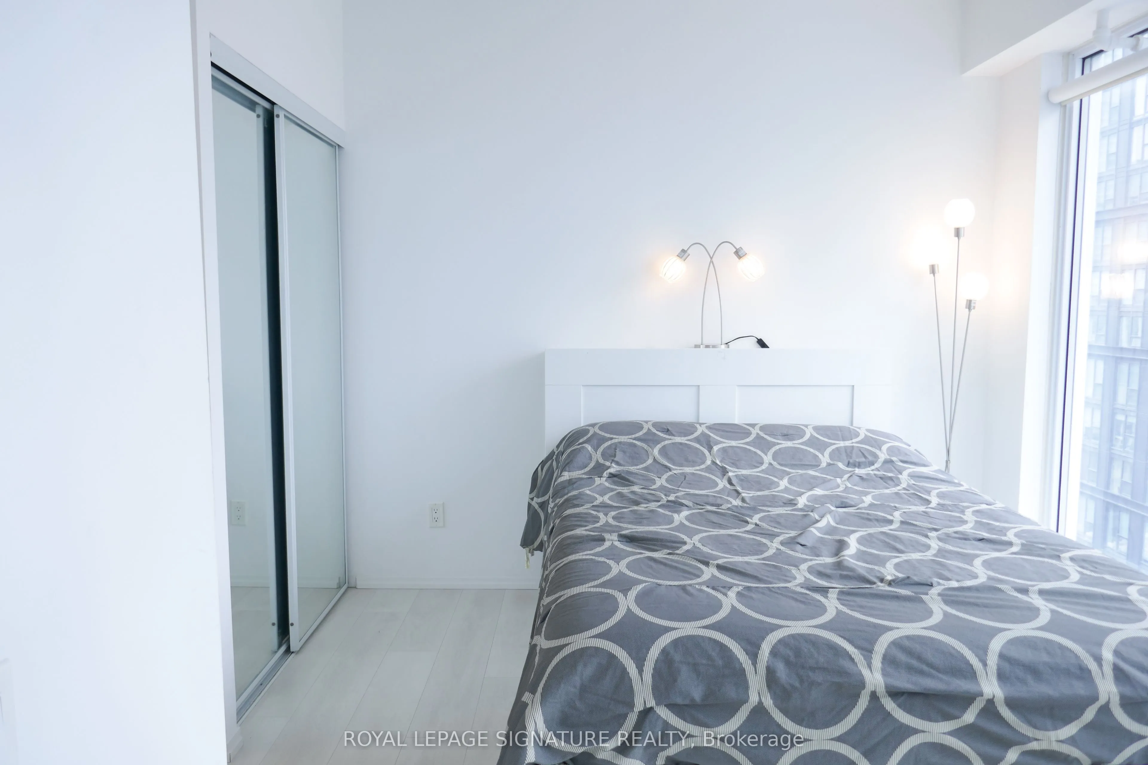 68 Shuter Street, #2710