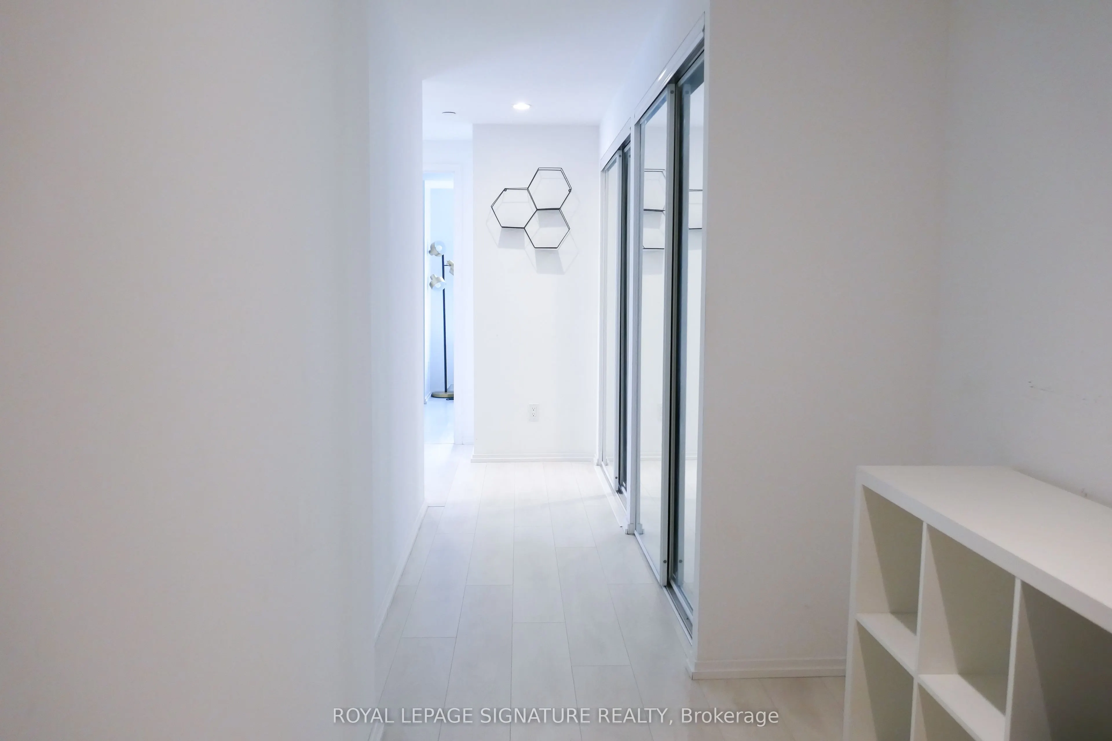 68 Shuter Street, #2710