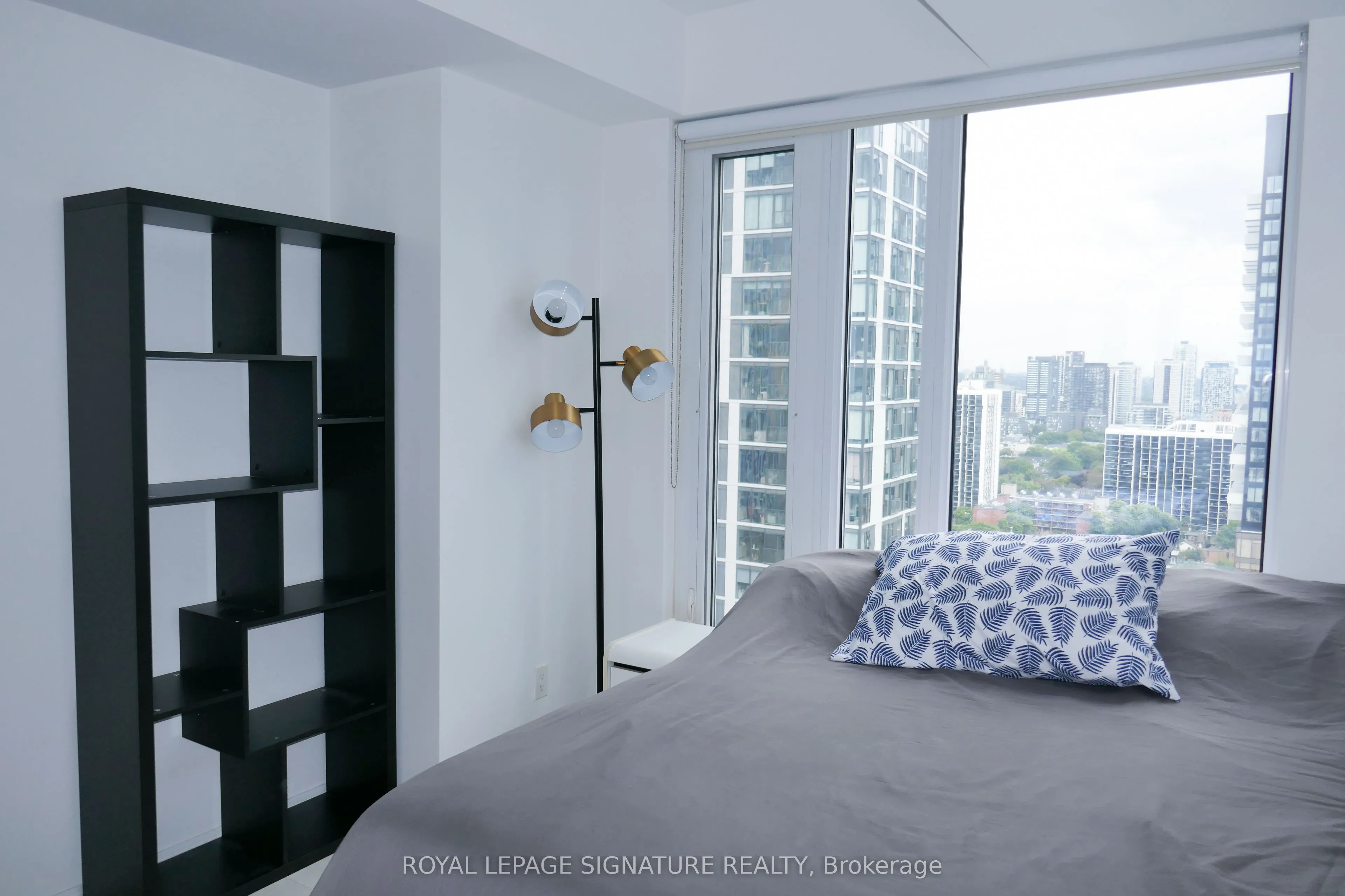 68 Shuter Street, #2710