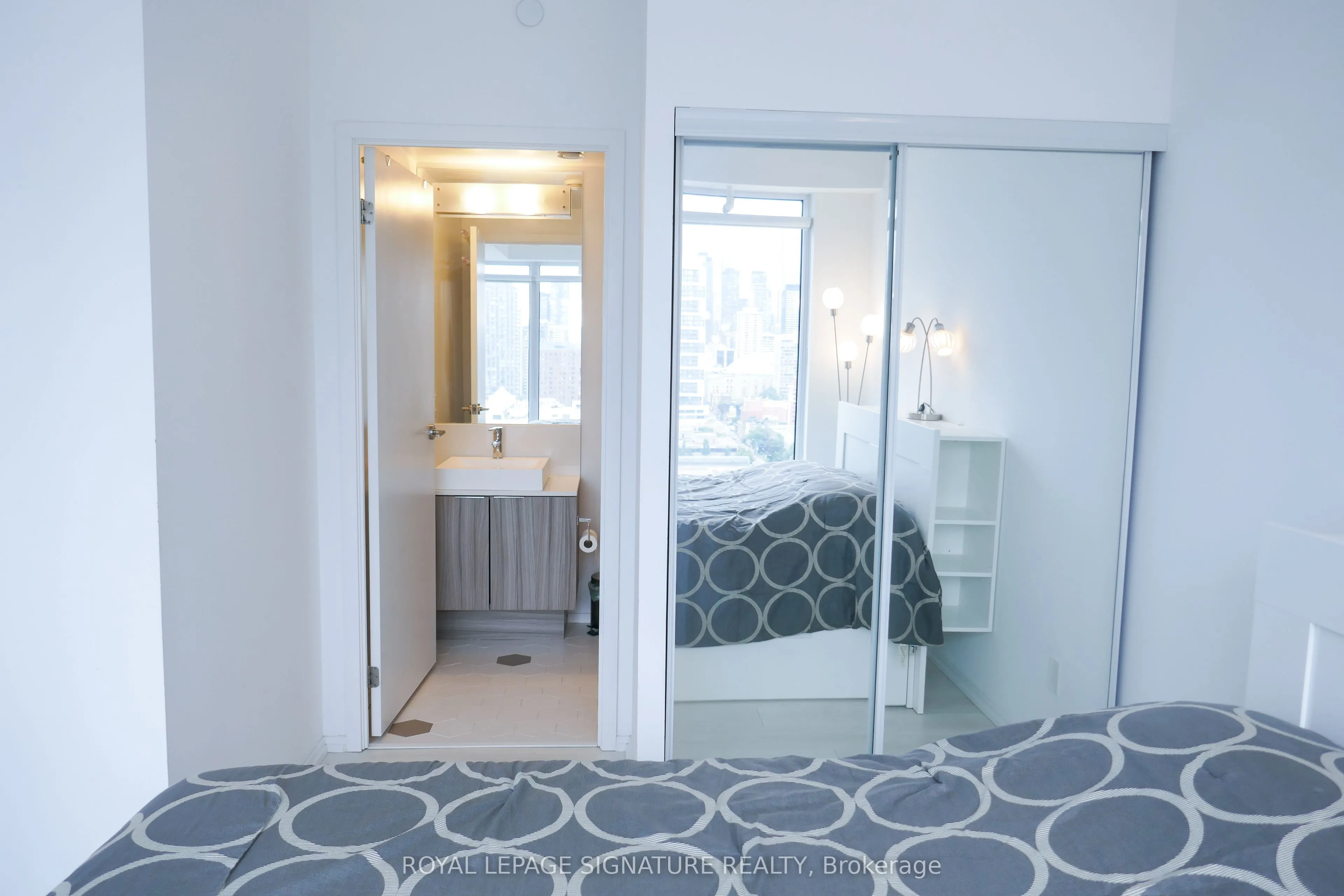 68 Shuter Street, #2710