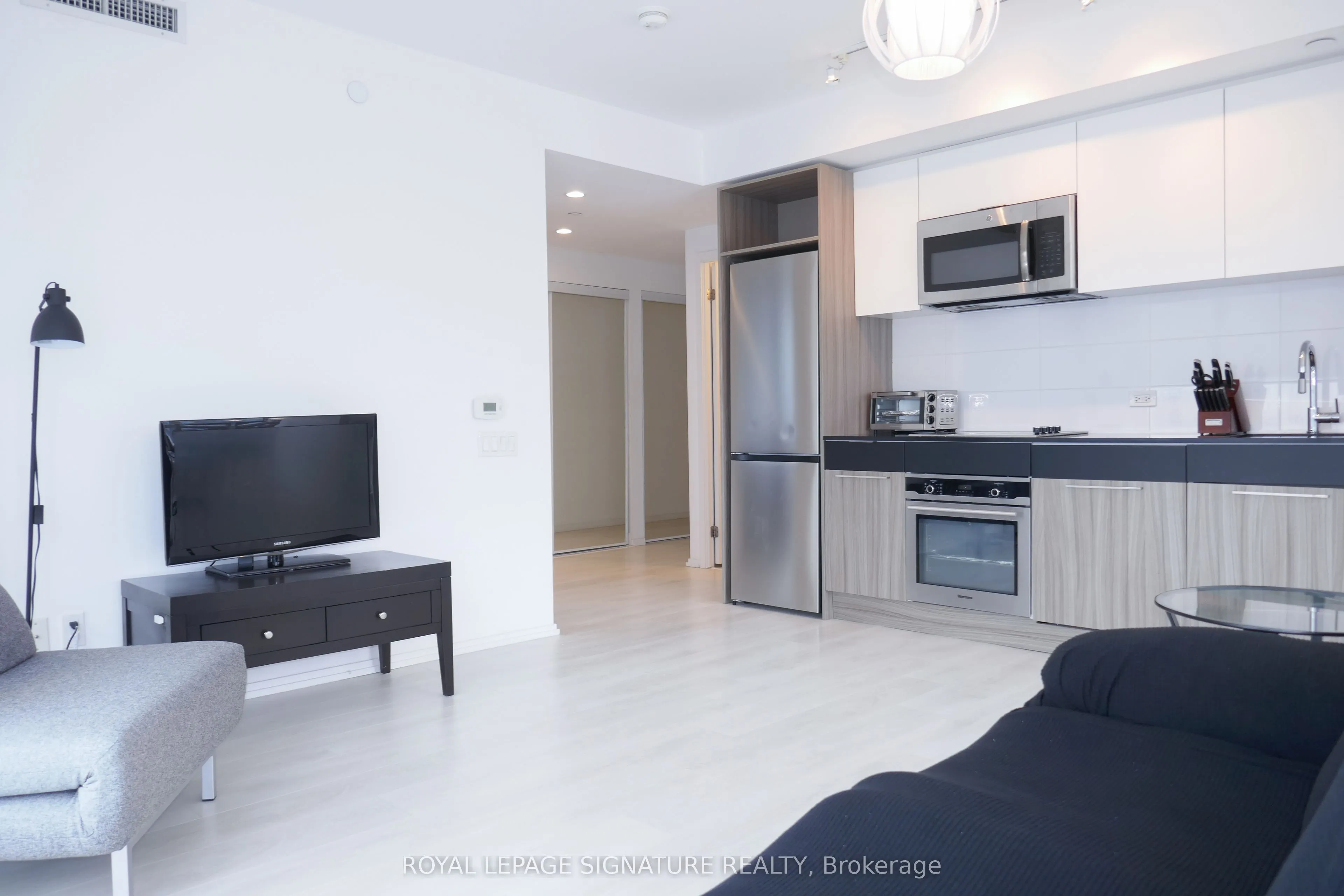 68 Shuter Street, #2710