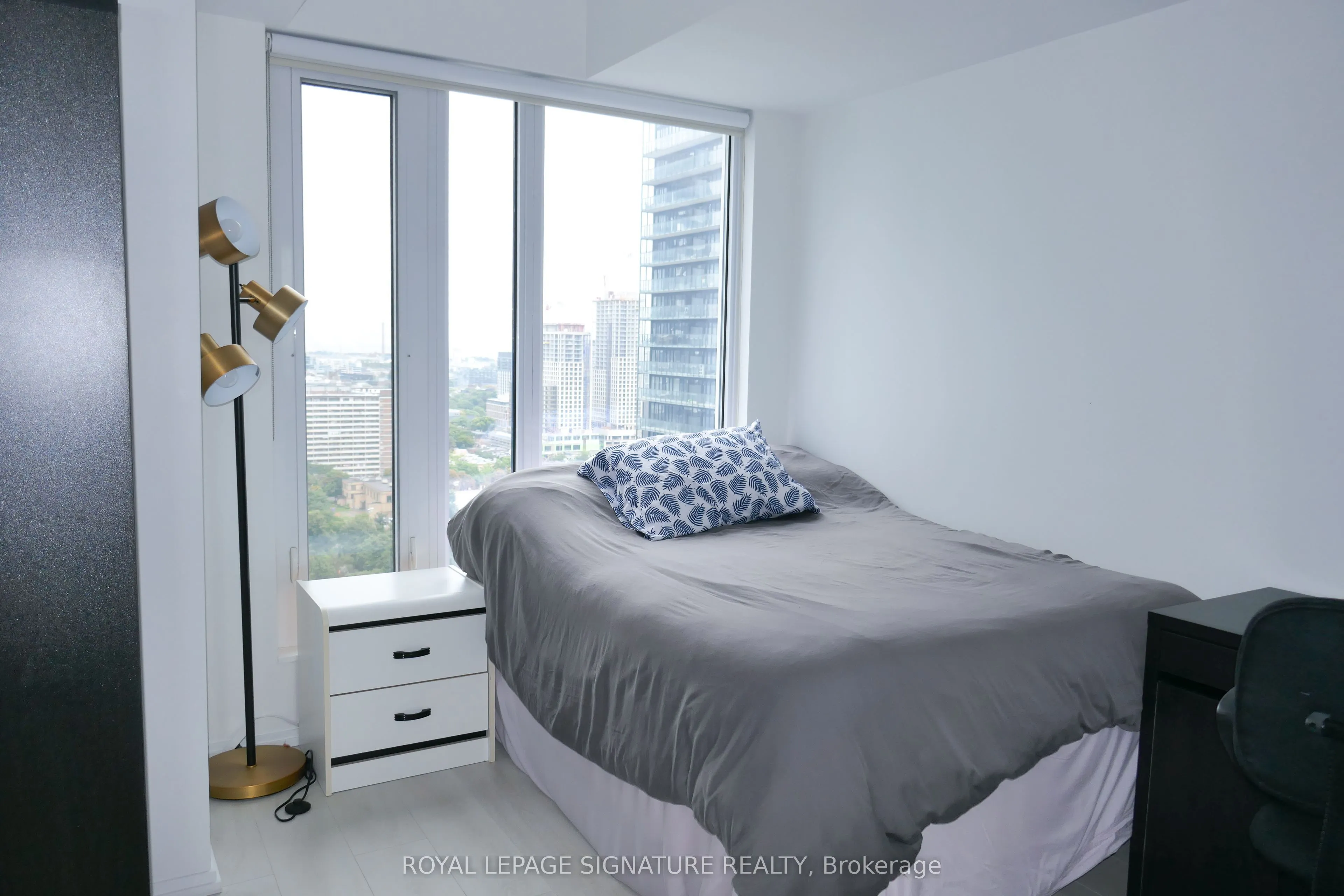 68 Shuter Street, #2710