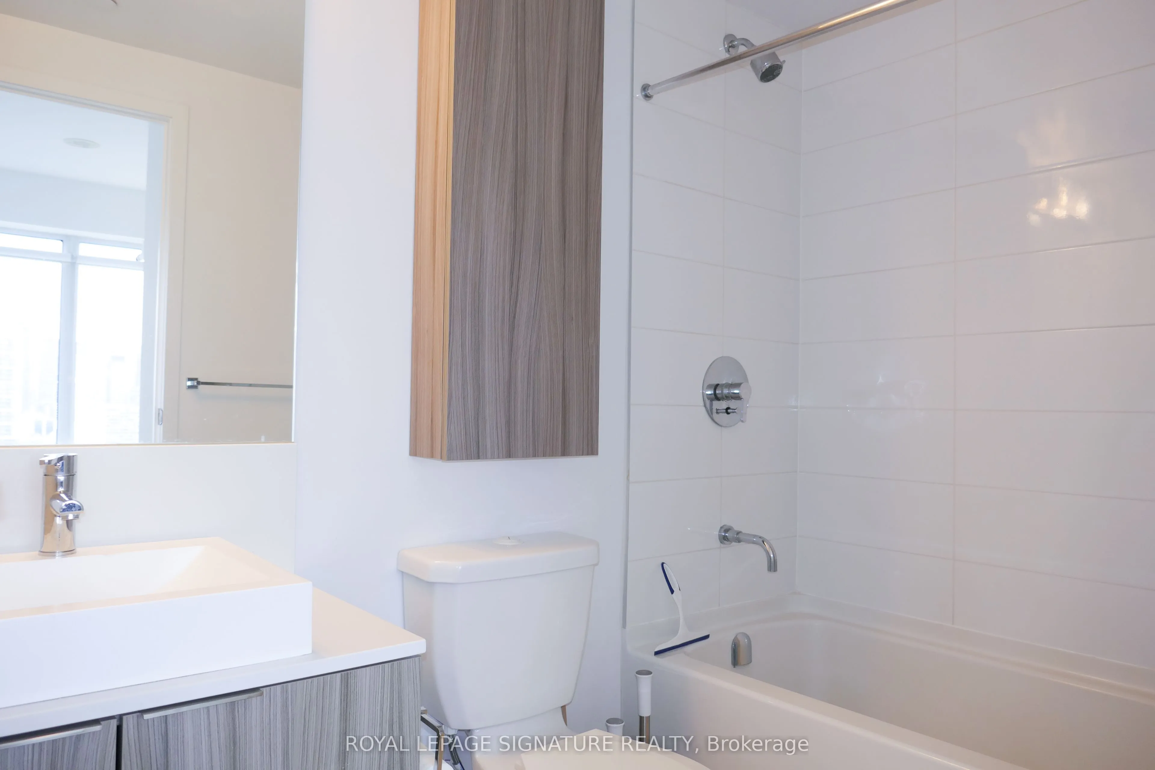 68 Shuter Street, #2710