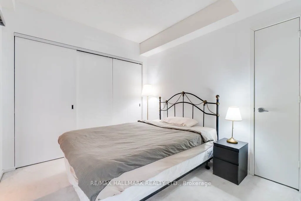 101 Charles Street E, #2505