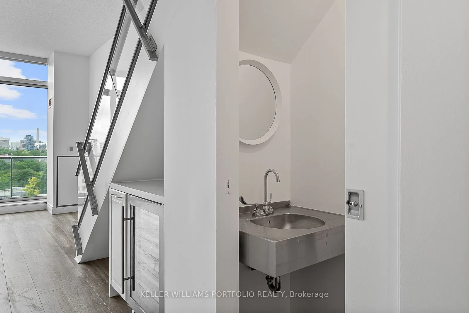388 Richmond Street W, #918