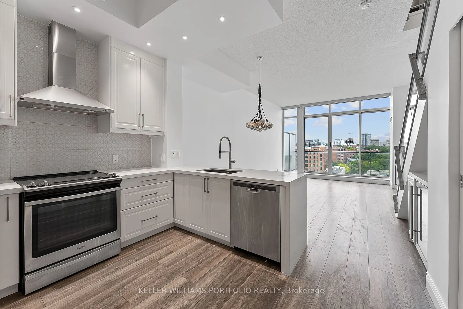 388 Richmond Street W, #918