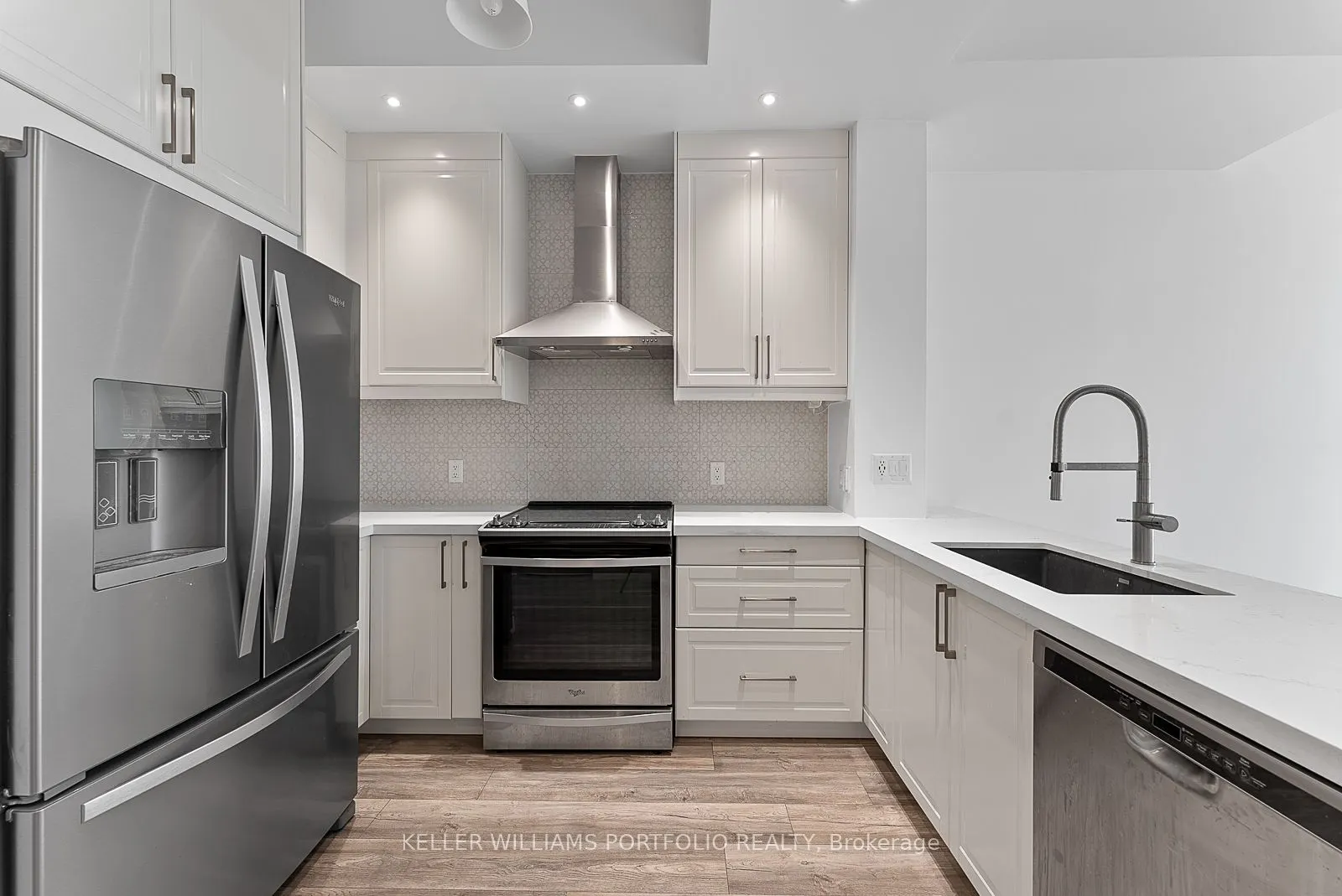 388 Richmond Street W, #918