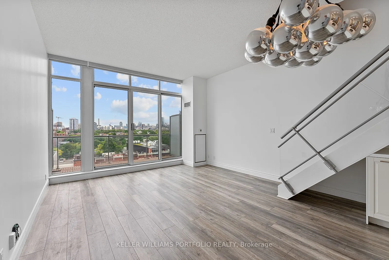 388 Richmond Street W, #918