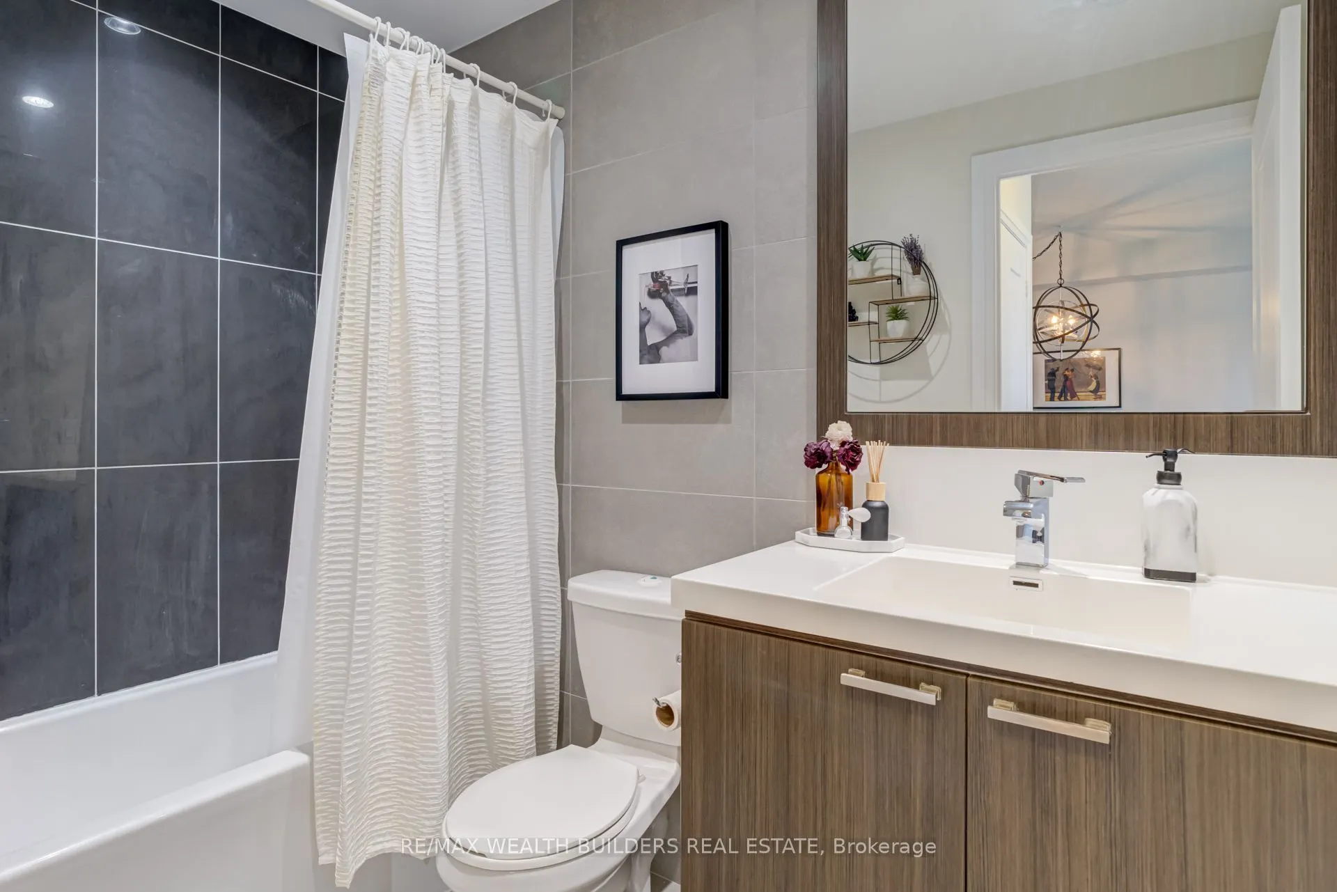120 Harrison Garden Boulevard, #418