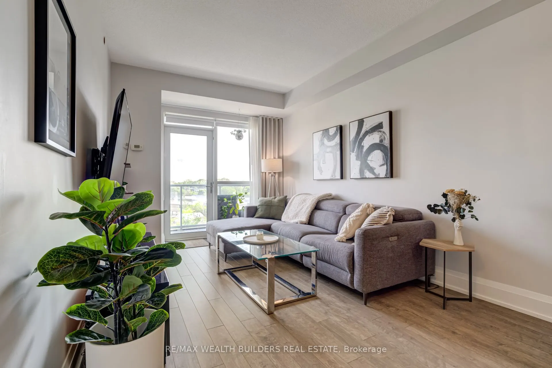 120 Harrison Garden Boulevard, #418