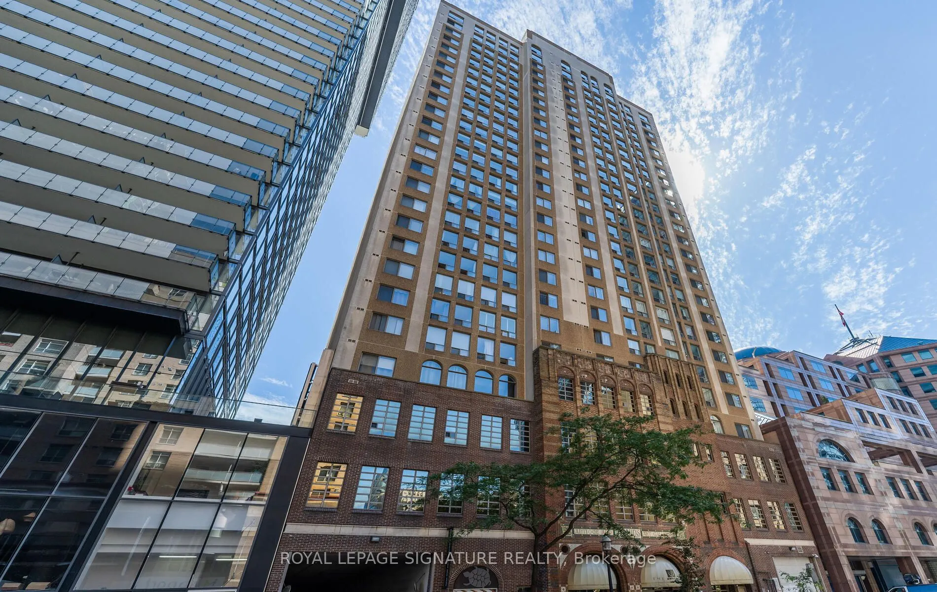 25 Grenville Street, #807