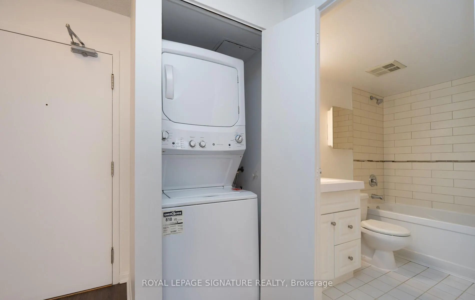 25 Grenville Street, #807