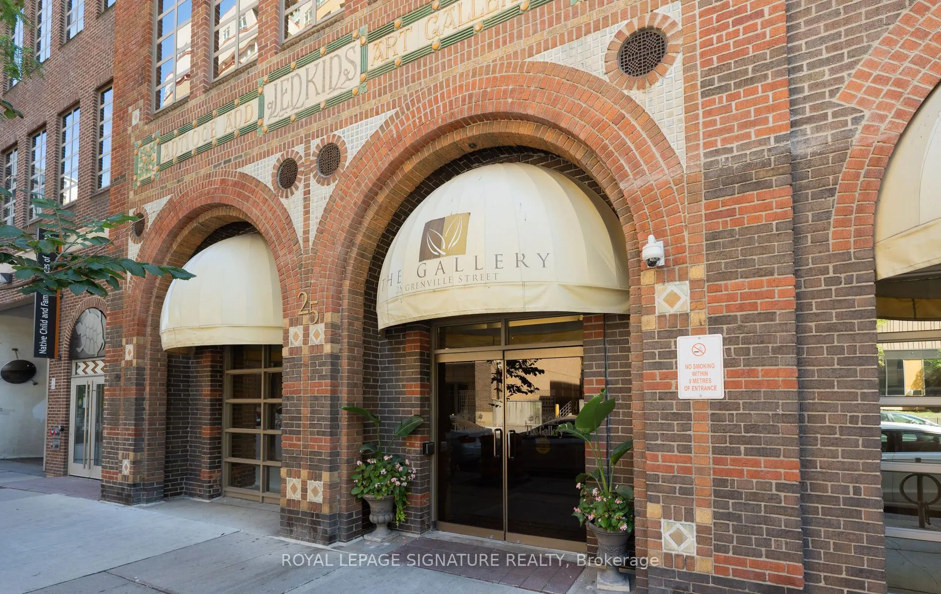 25 Grenville Street, #807