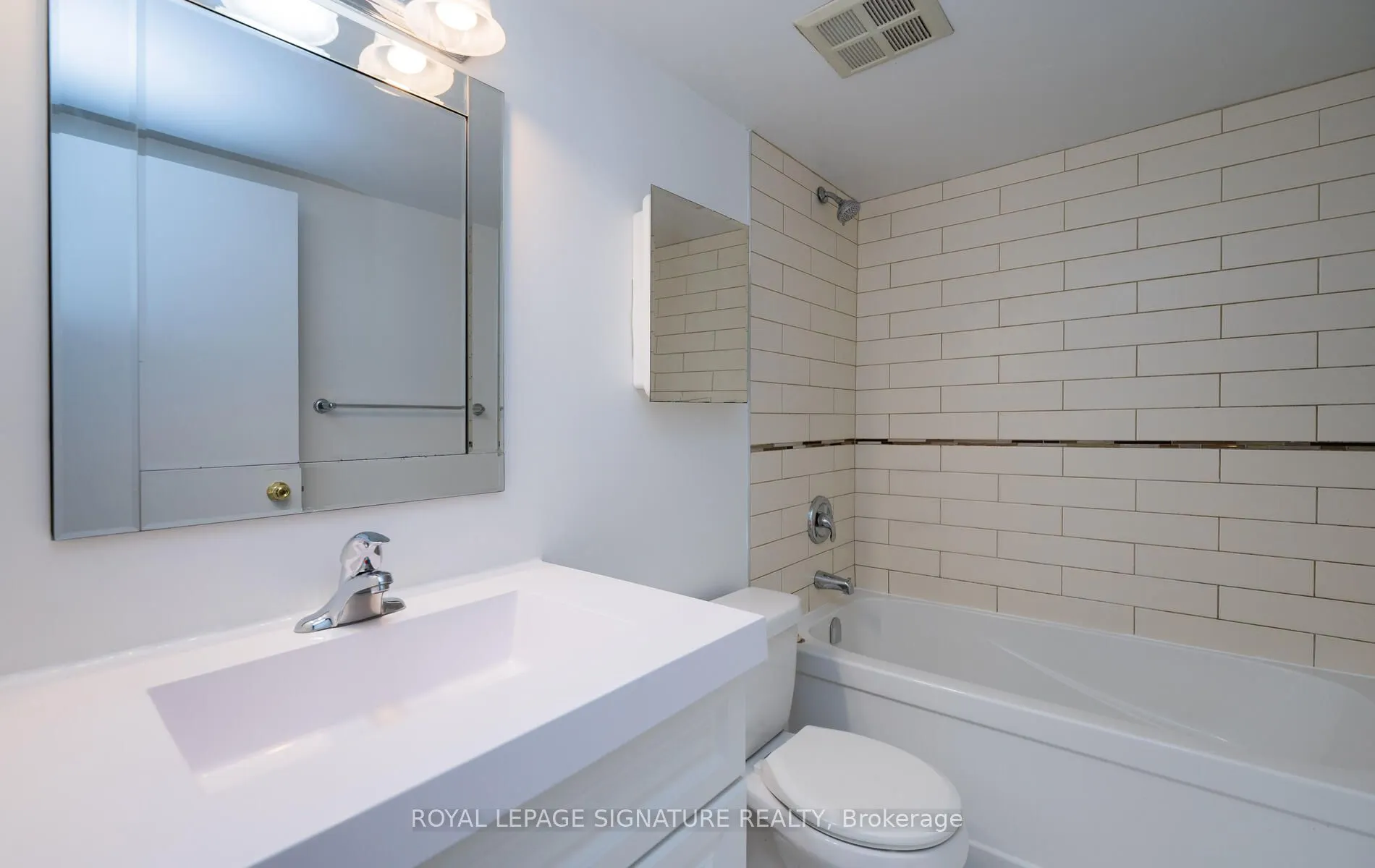 25 Grenville Street, #807