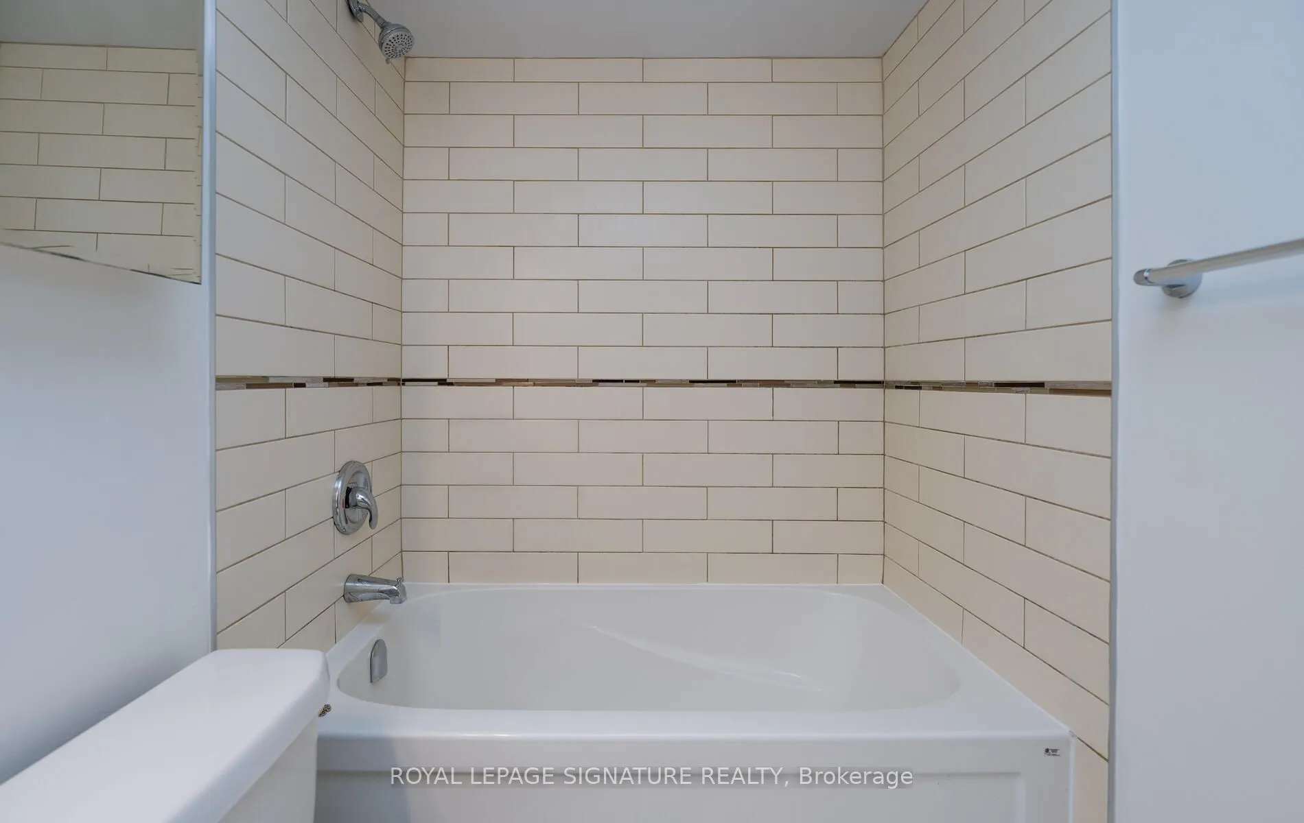 25 Grenville Street, #807