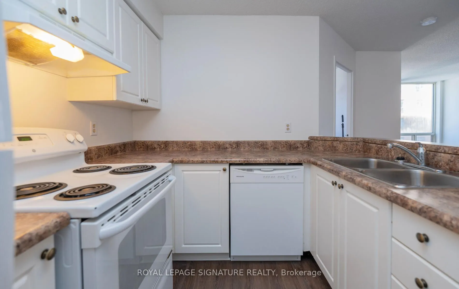 25 Grenville Street, #807