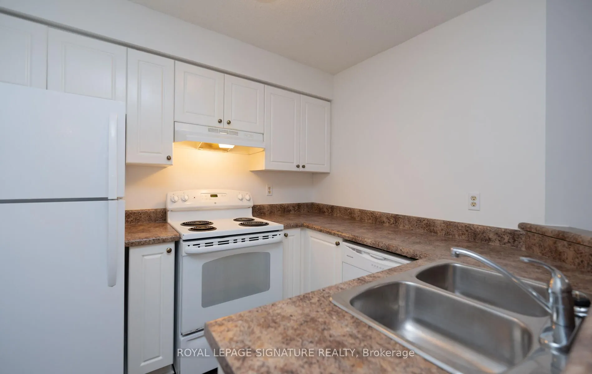 25 Grenville Street, #807