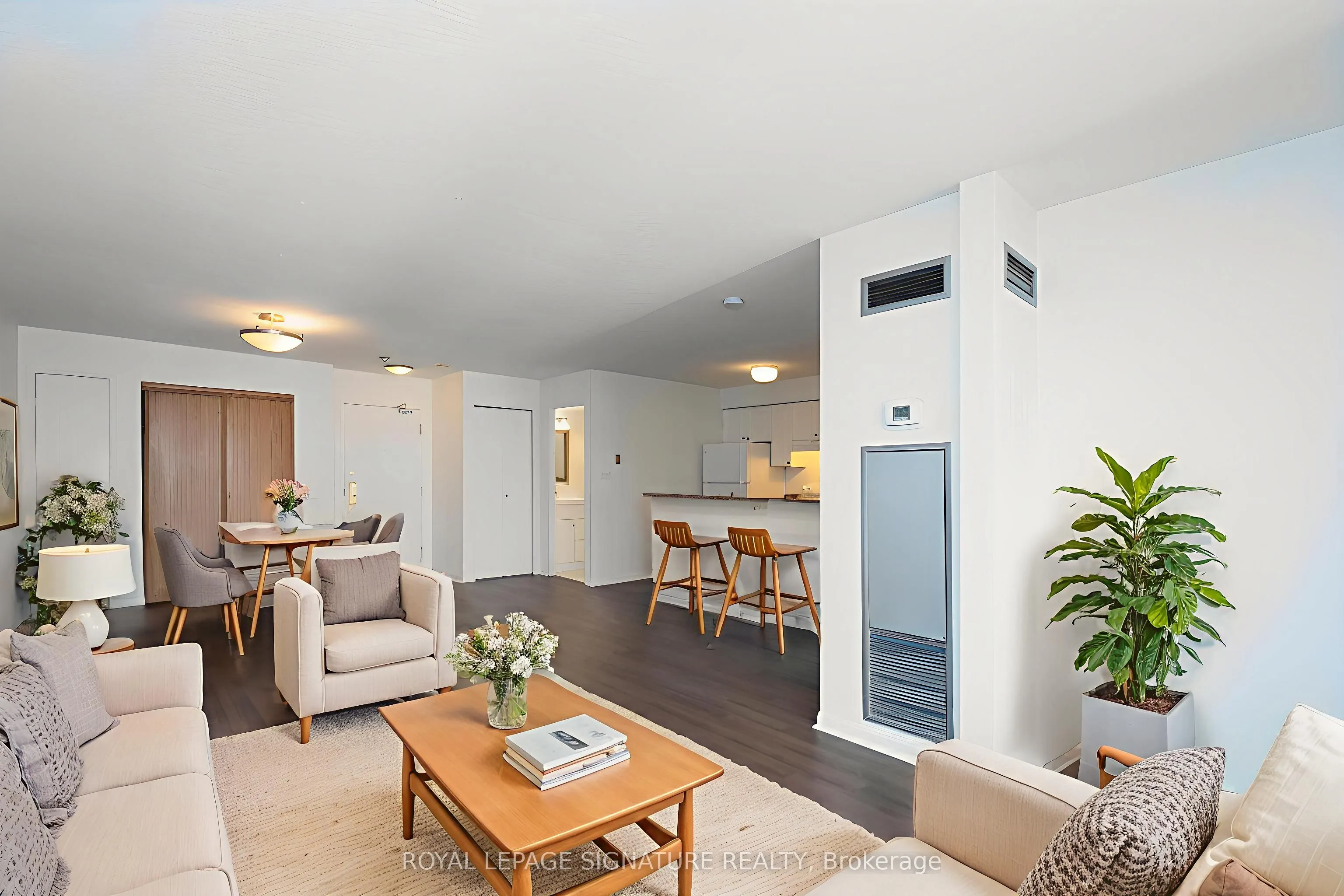25 Grenville Street, #807