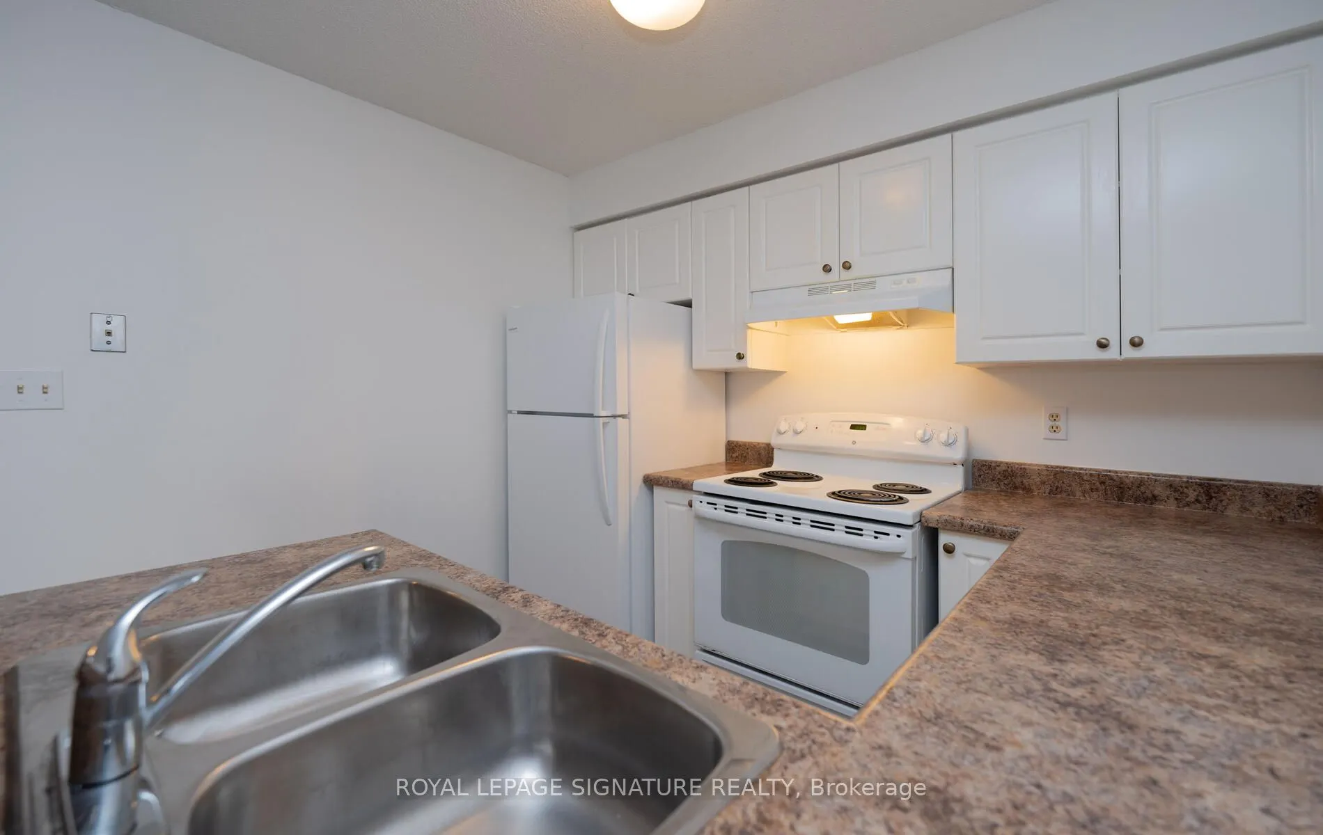 25 Grenville Street, #807