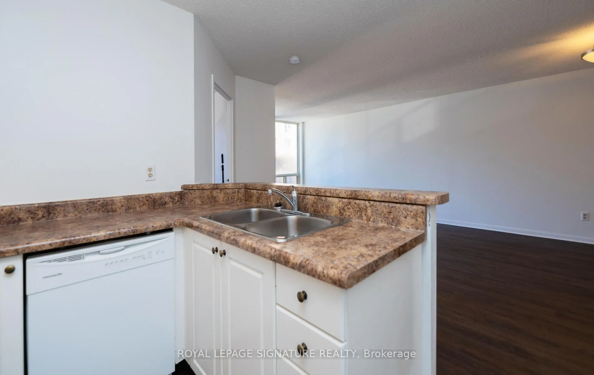 25 Grenville Street, #807