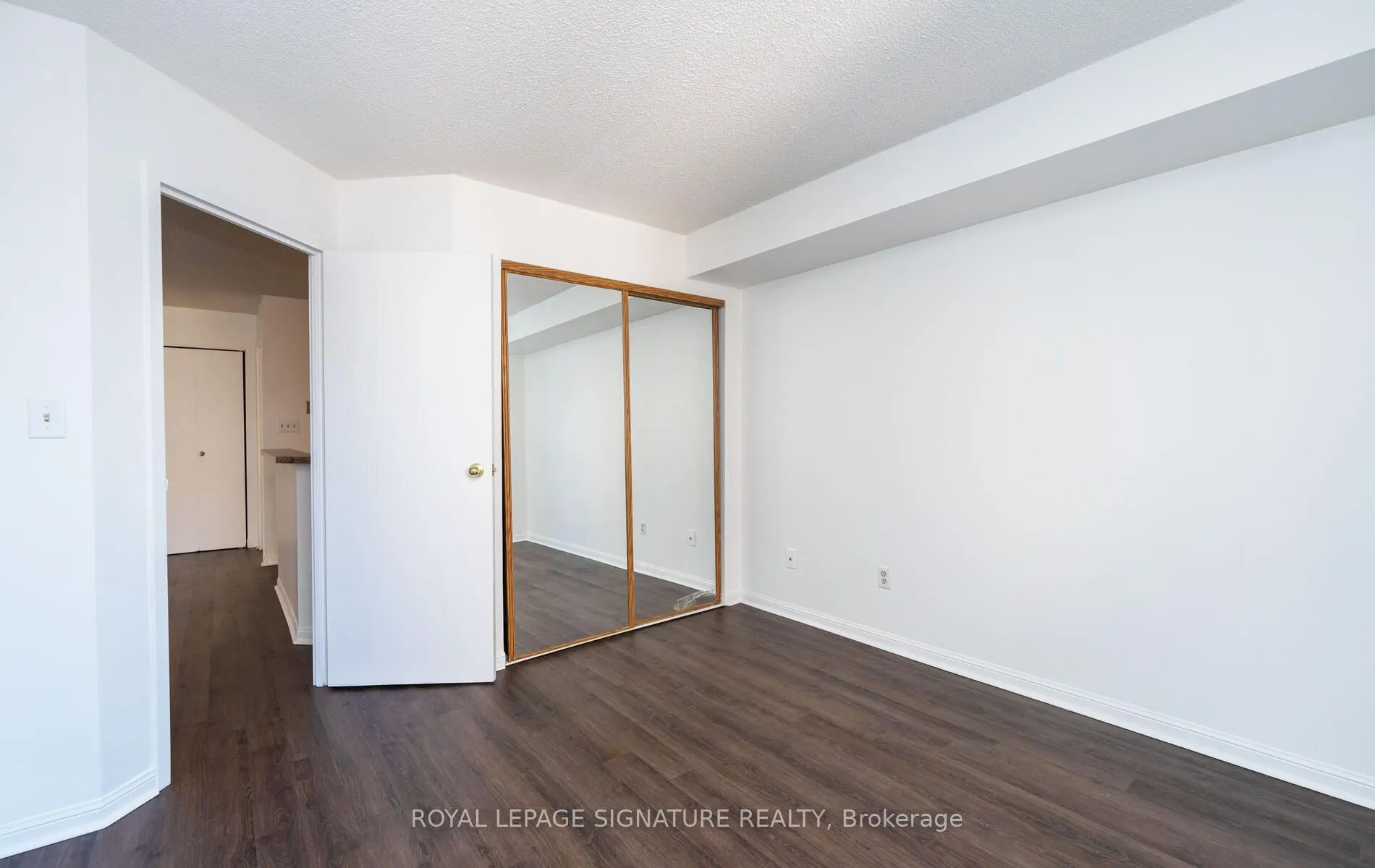 25 Grenville Street, #807