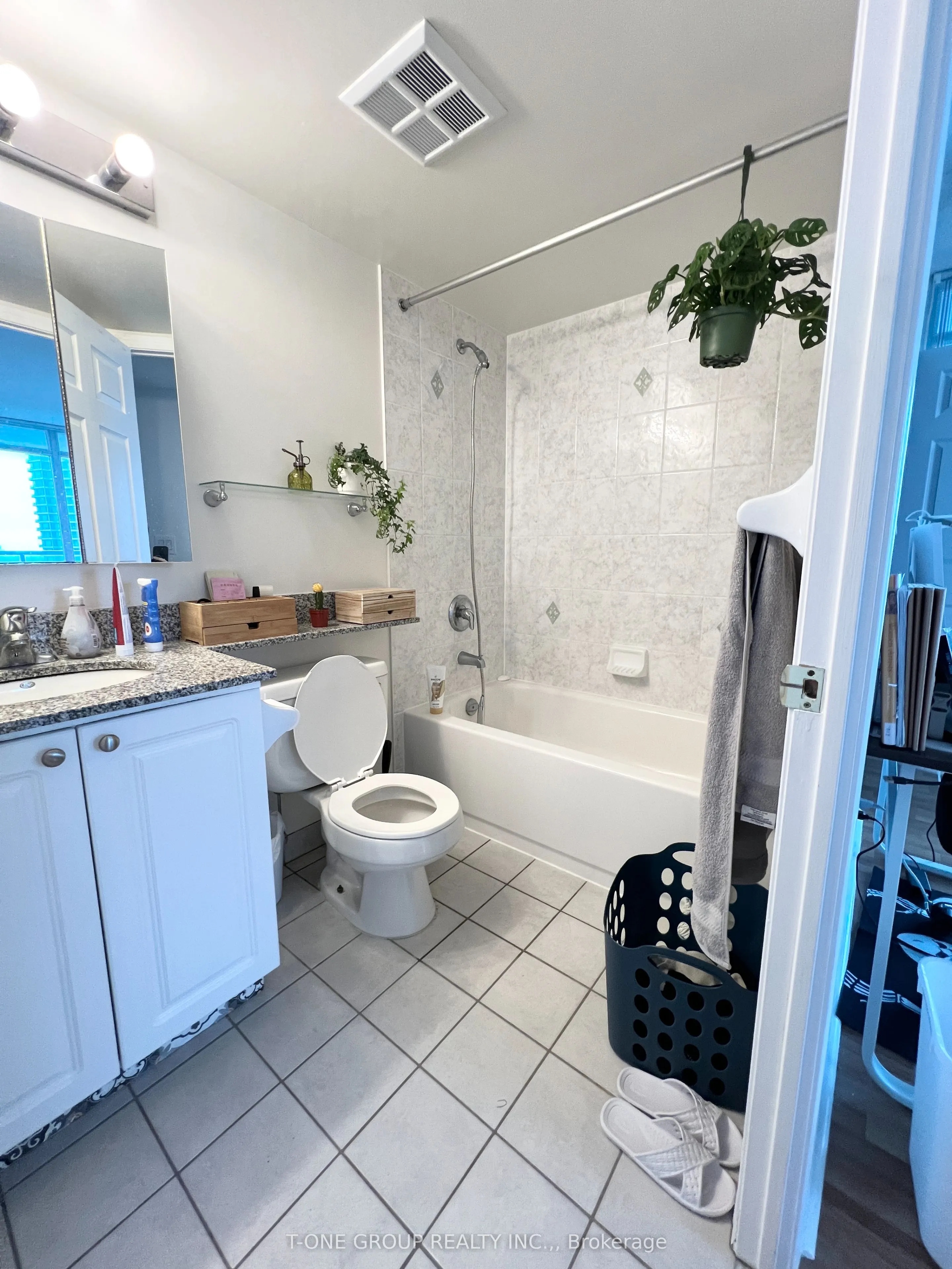 5500 YONGE Street, #1202