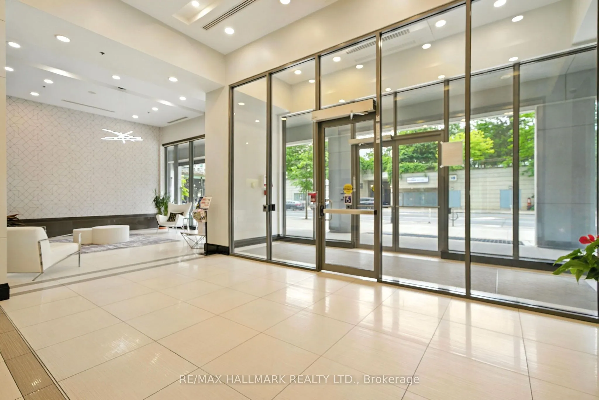 25 Lower Simcoe Street, #301