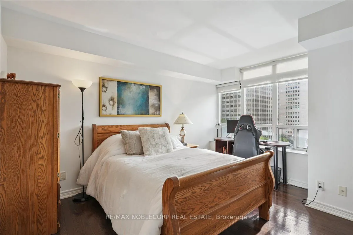 60 St.Clair Avenue W, #1001
