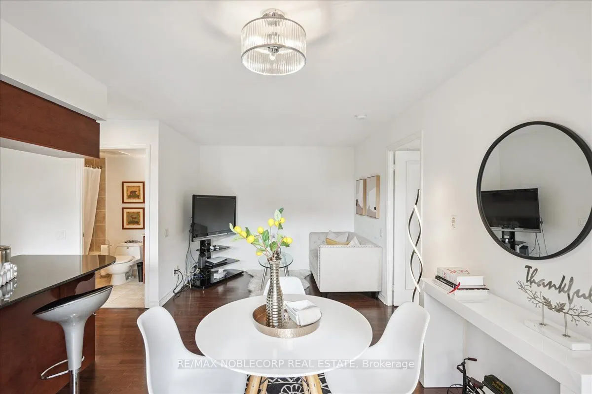 60 St.Clair Avenue W, #1001