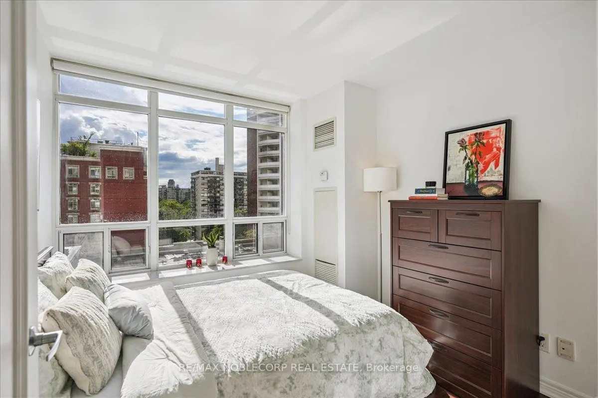 60 St.Clair Avenue W, #1001