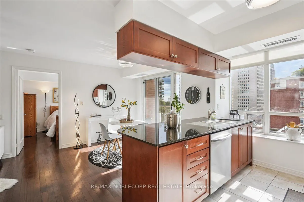 60 St.Clair Avenue W, #1001