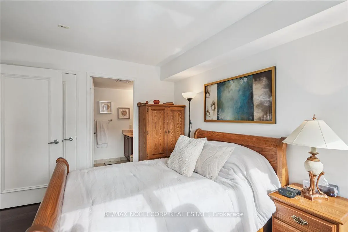 60 St.Clair Avenue W, #1001