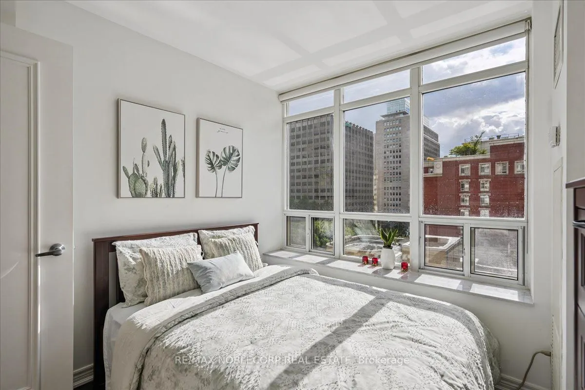 60 St.Clair Avenue W, #1001