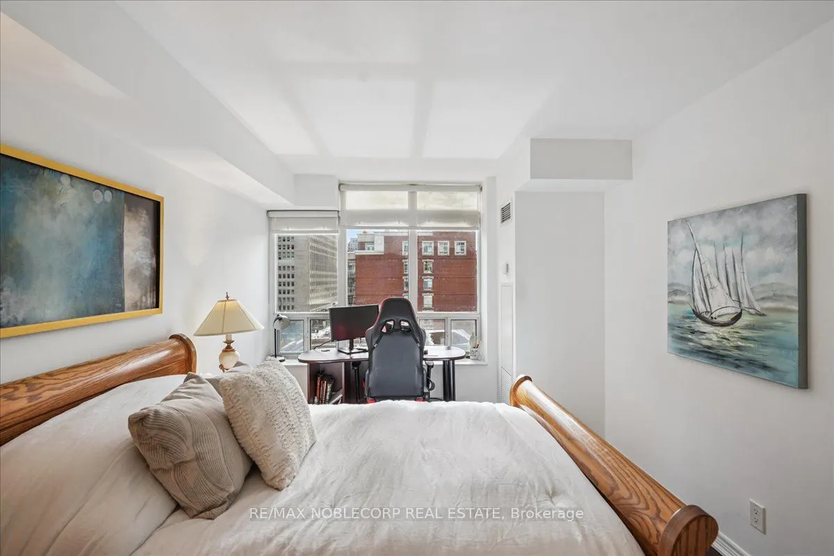 60 St.Clair Avenue W, #1001