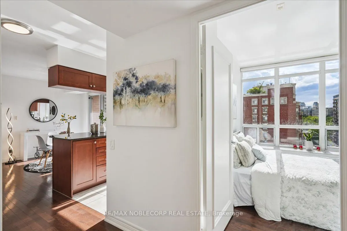 60 St.Clair Avenue W, #1001