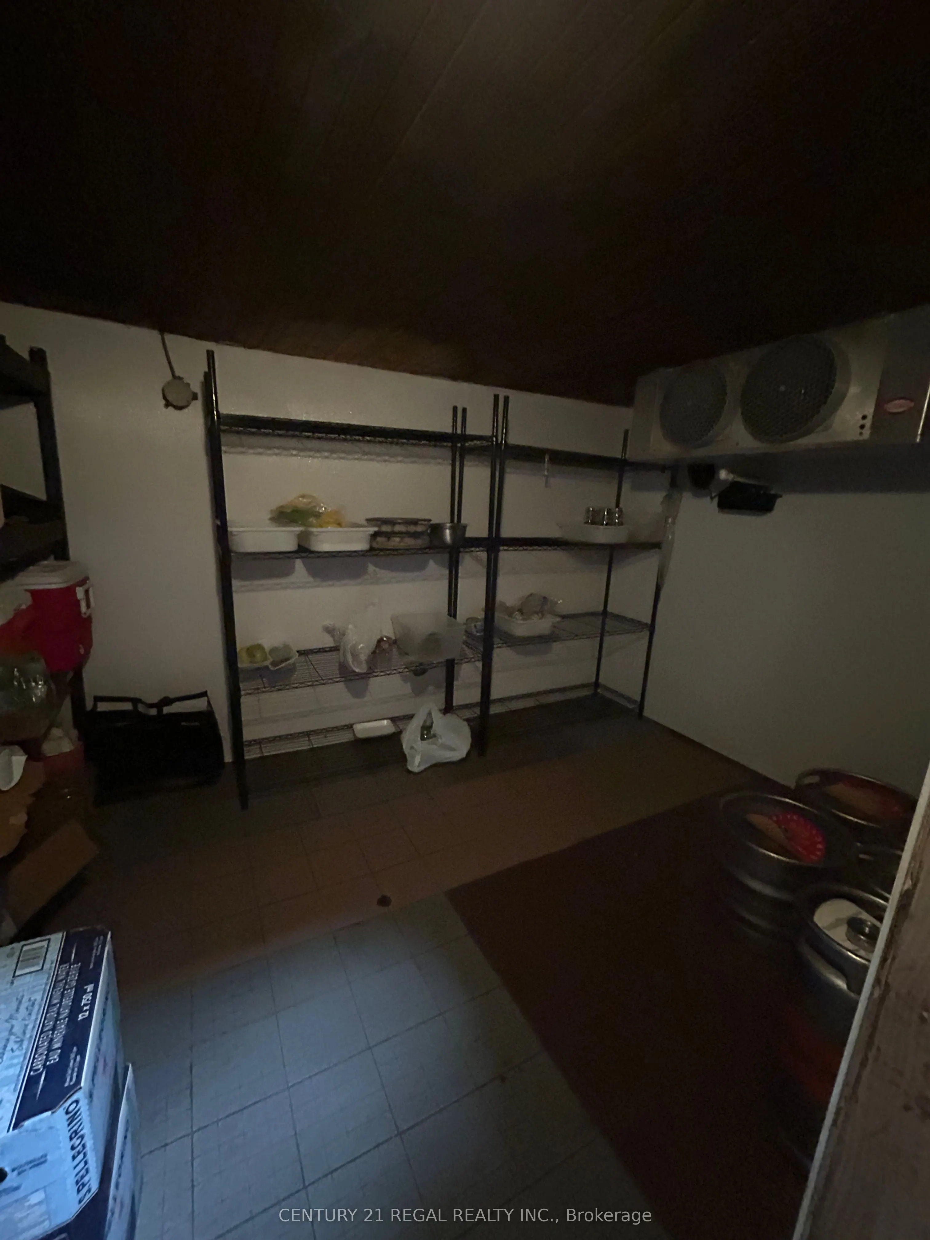 869 Dundas Street W