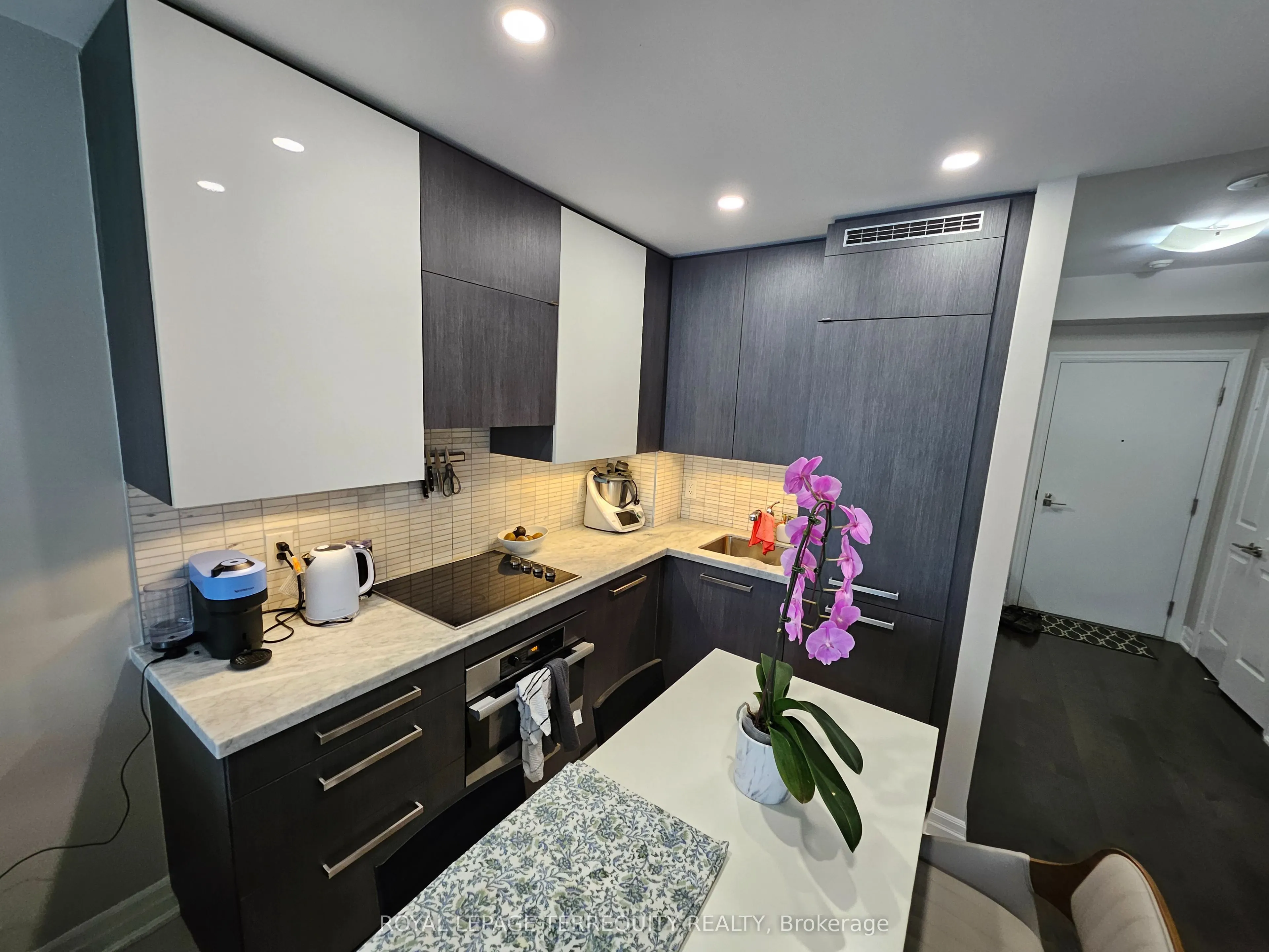 8 The Esplanade, #1704