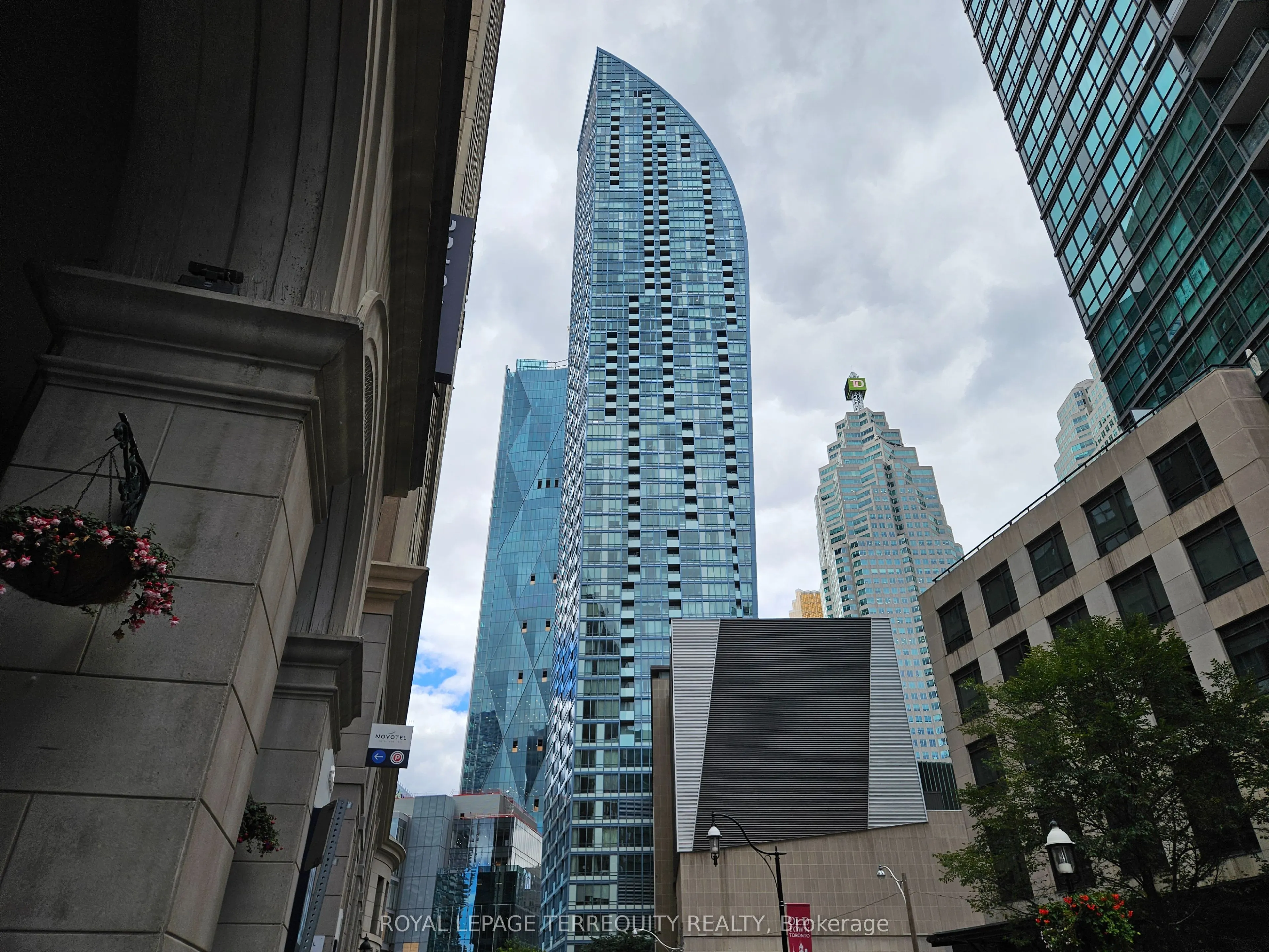 8 The Esplanade, #1704