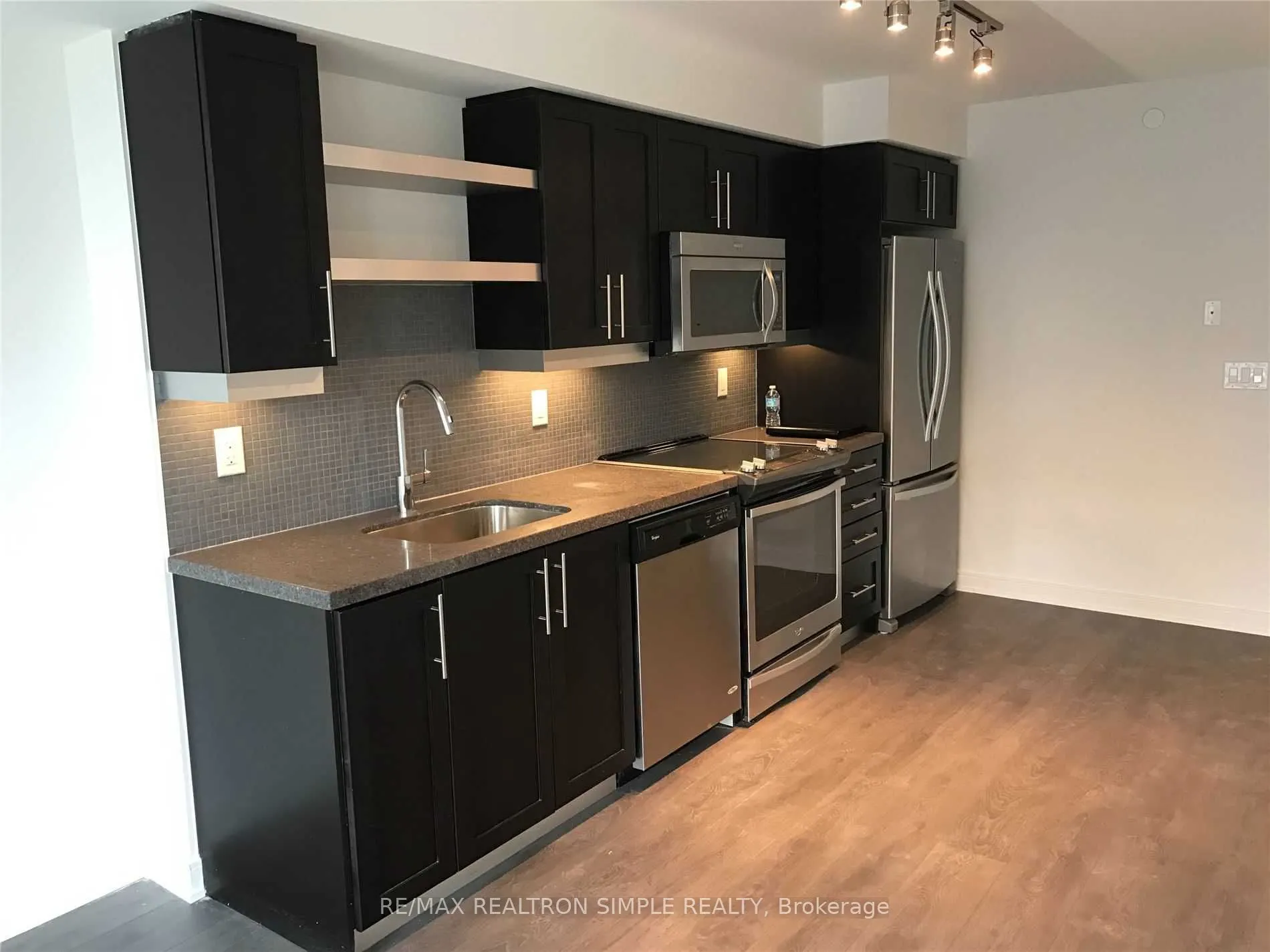 525 Adelaide Street W, #608