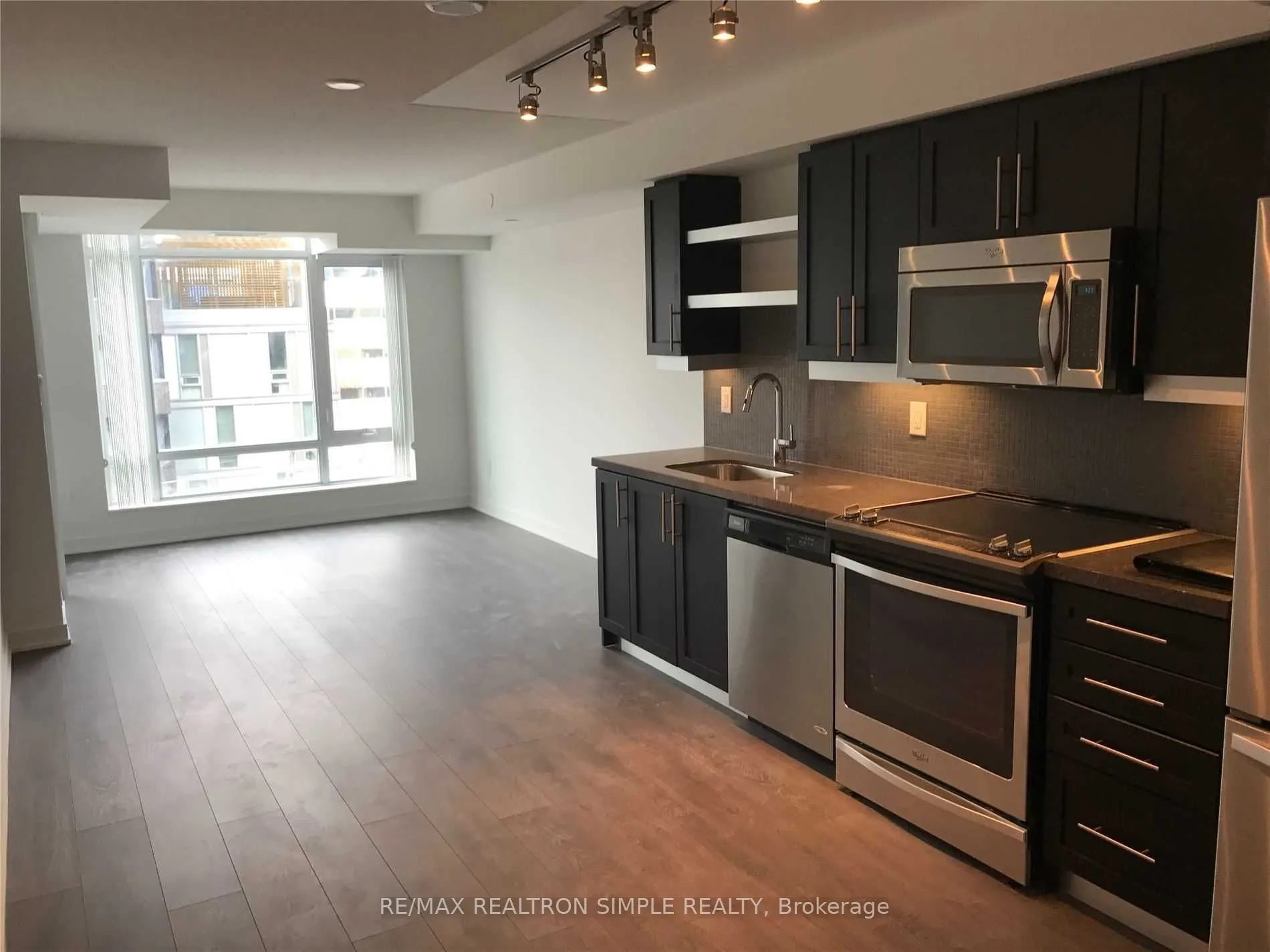 525 Adelaide Street W, #608