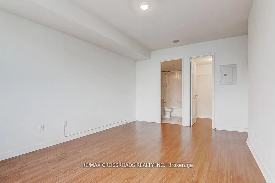 18 Parkview Avenue, #2106