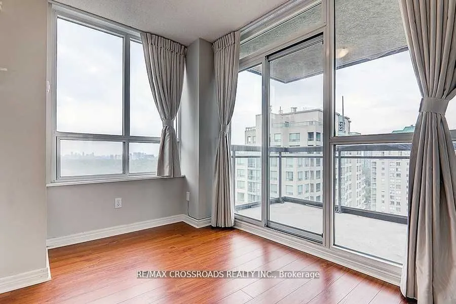 18 Parkview Avenue, #2106