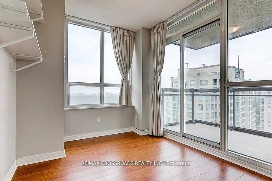 18 Parkview Avenue, #2106