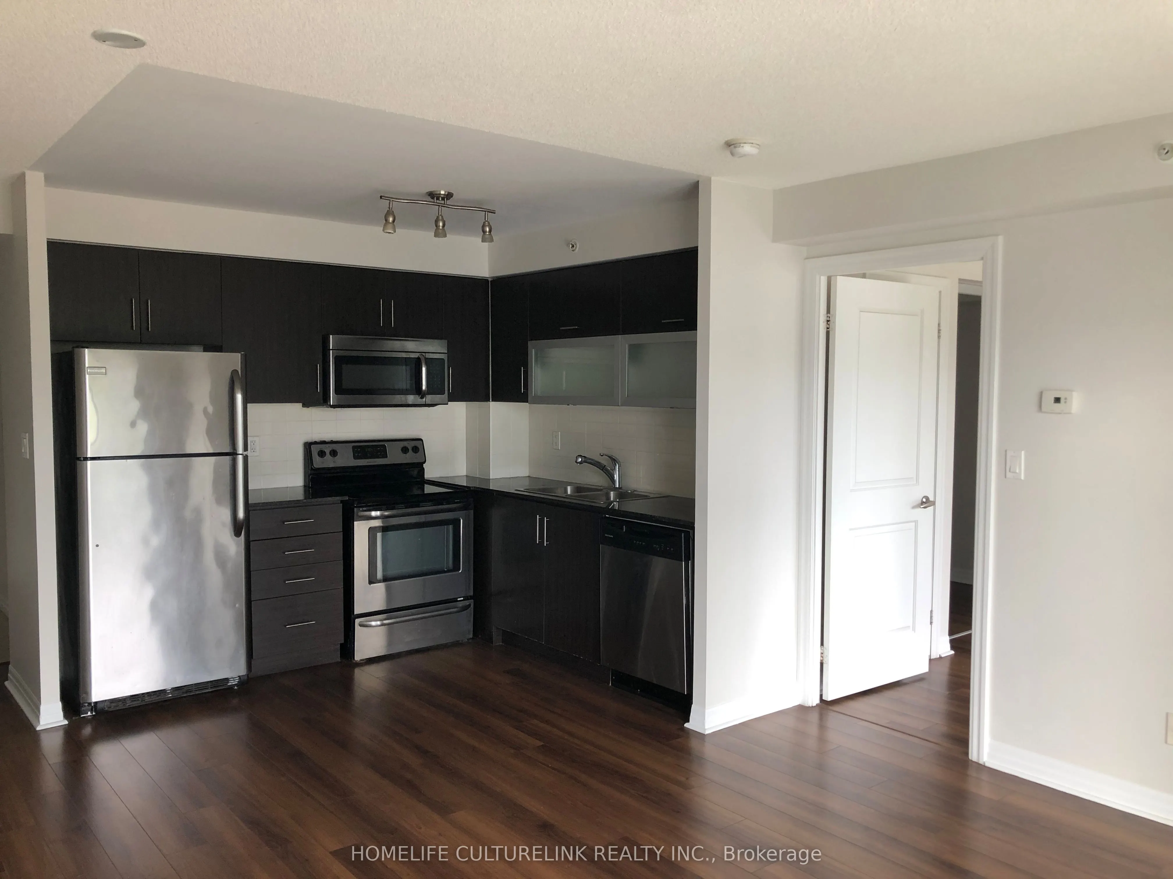 275 Yorkland Road, #211