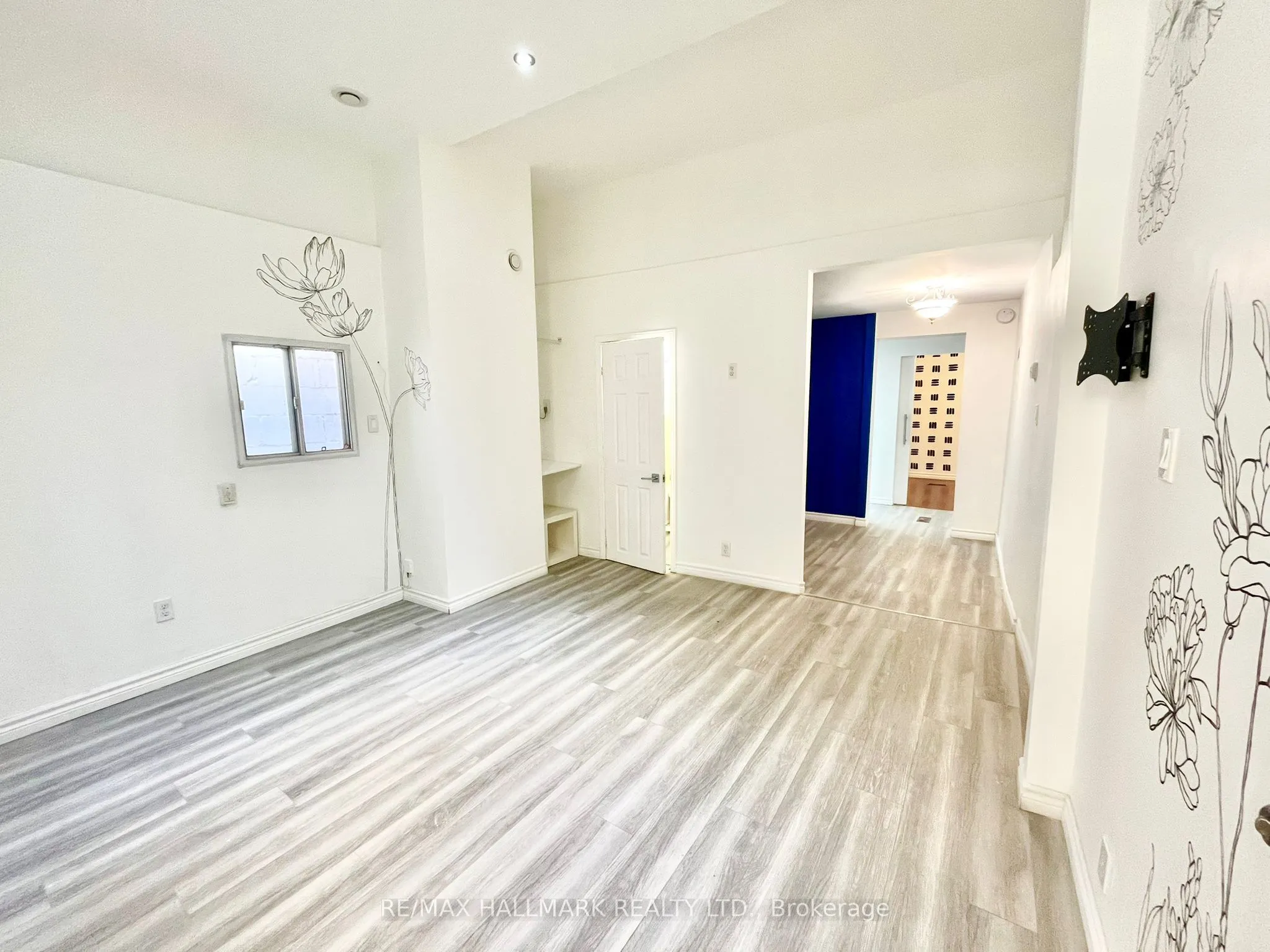 866 Bathurst Street, #Main