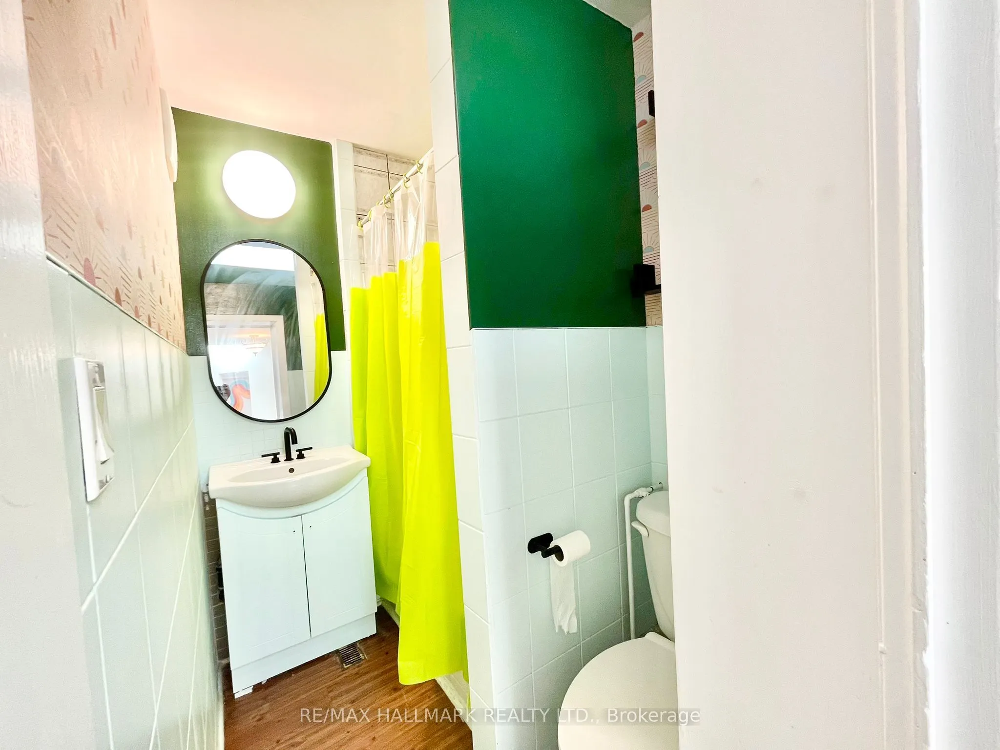 866 Bathurst Street, #Main