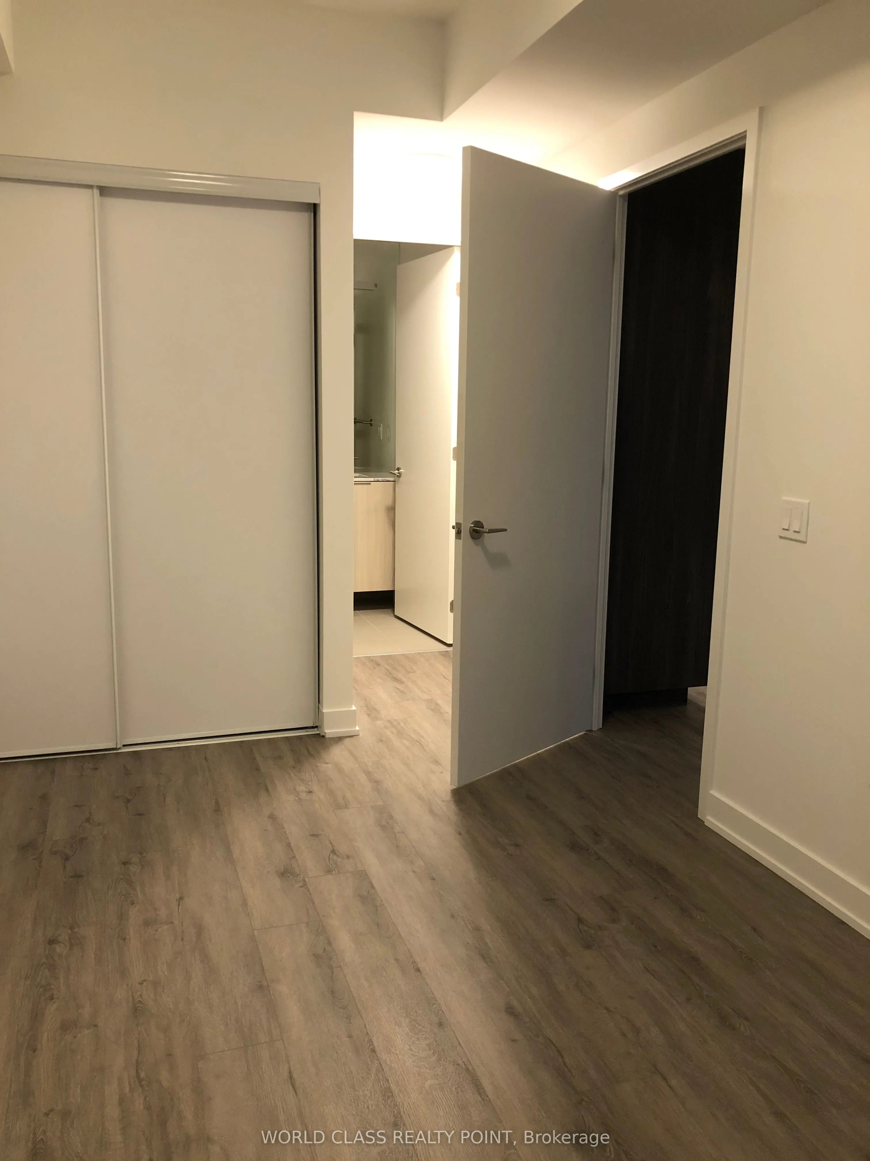 15 Queens Quay E, #2601
