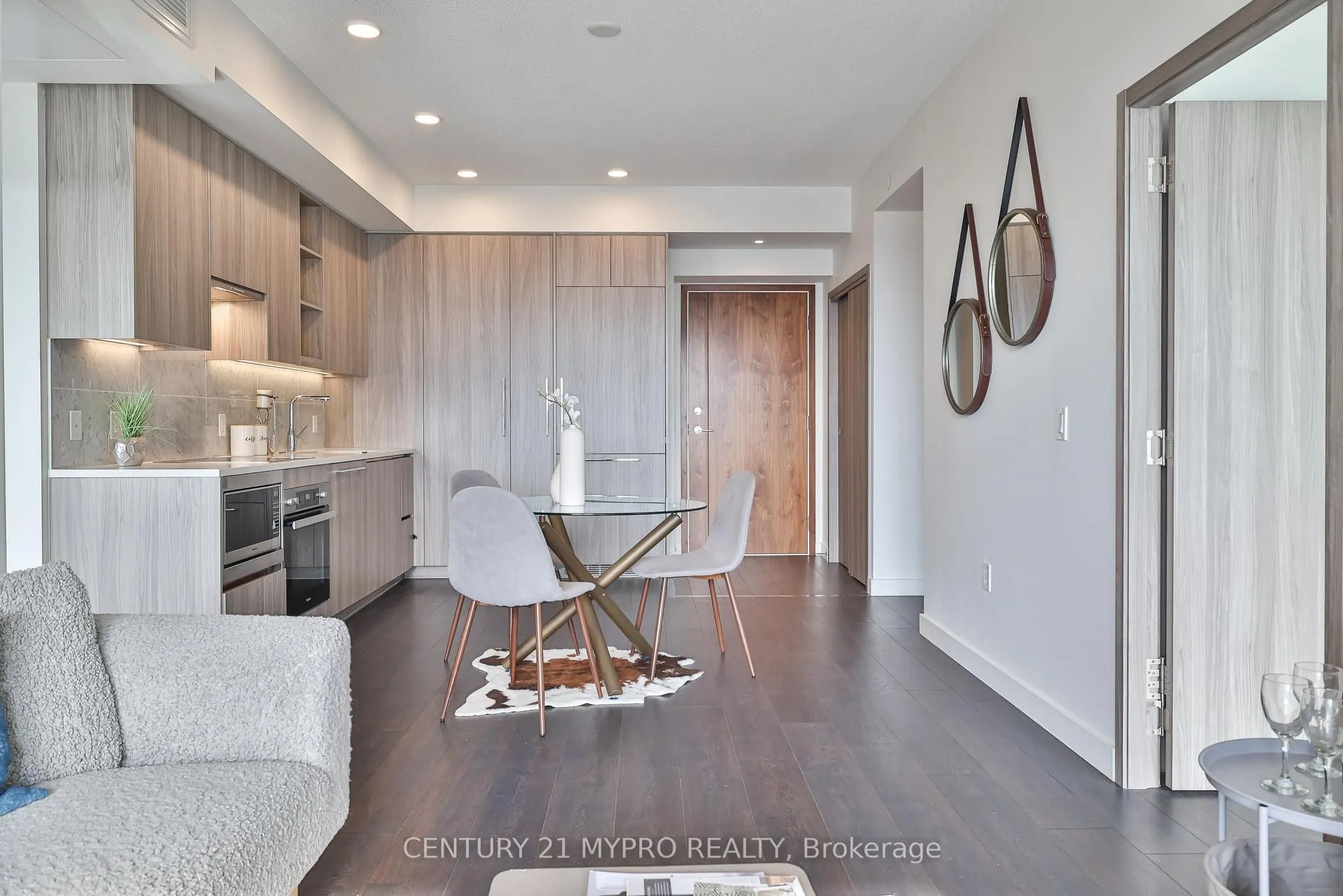 95 Mcmahon Drive, #3706