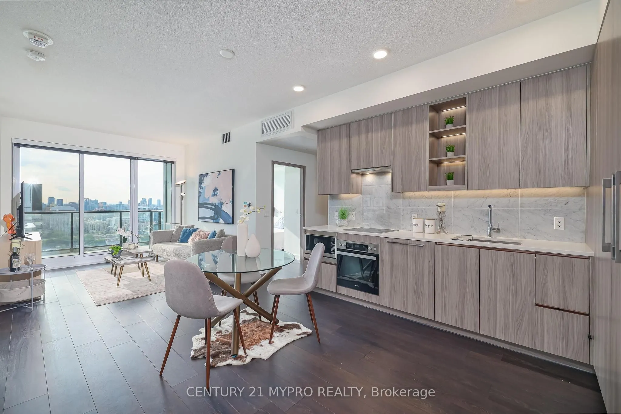 95 Mcmahon Drive, #3706